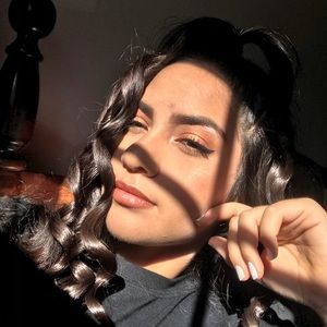 Meet your Posher, Joy